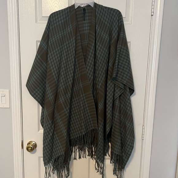 Urban Outfitters Green Plaid Poncho - Picture 6 of 7